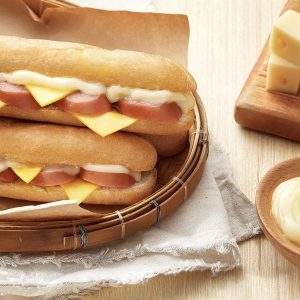 Banh Mi Que Xuc Xich Pho Mai 23.000d